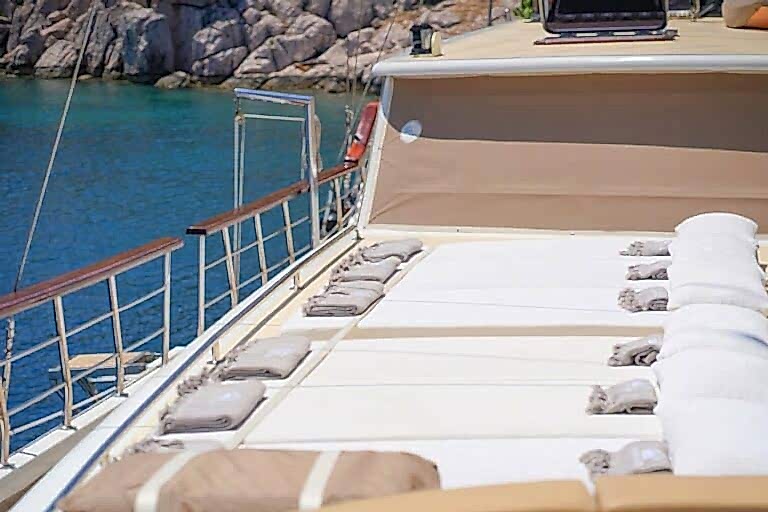 How To Book a Private Blue Cruise